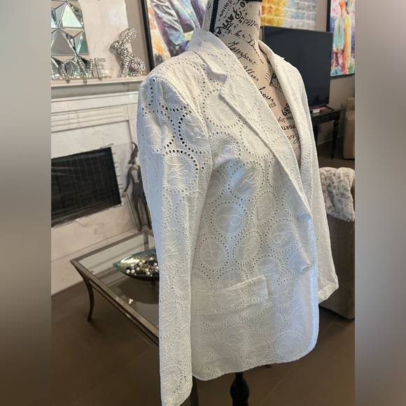🆕 Karl Lagerfeld Paris Cotton Eyelet Two Button Blazer - Picture 8 of 16